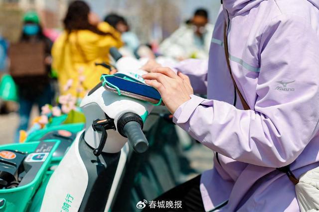再升级提升昆明用户骑游体验滴滴青桔电单车“手机支架”(图1)